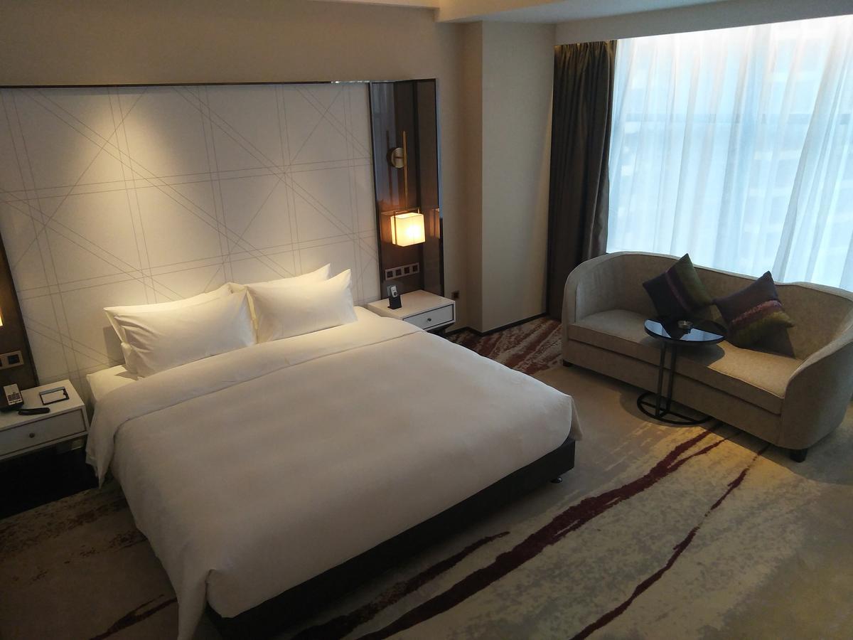 Brandi Hotel Foshan Exteriör bild